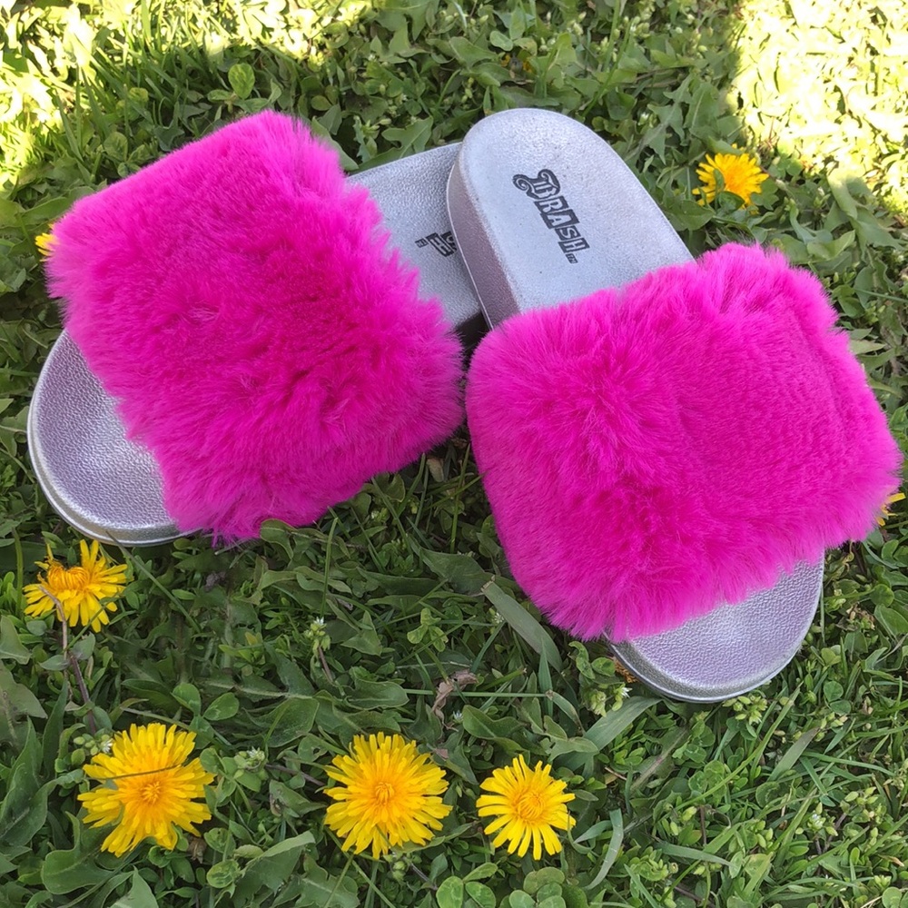 Hot pink Brash sandals!🌺
